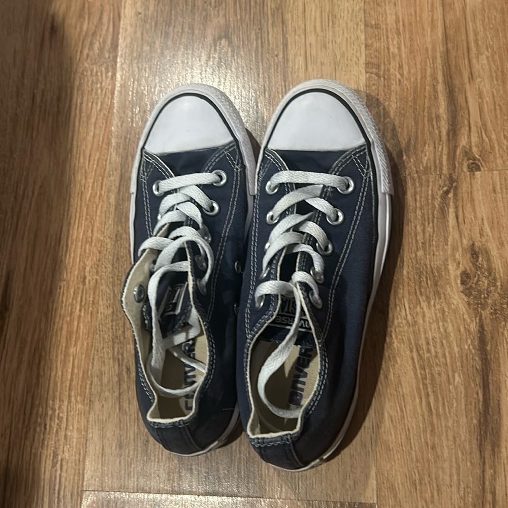Barely worn women’s Converse All Star size 5.5
